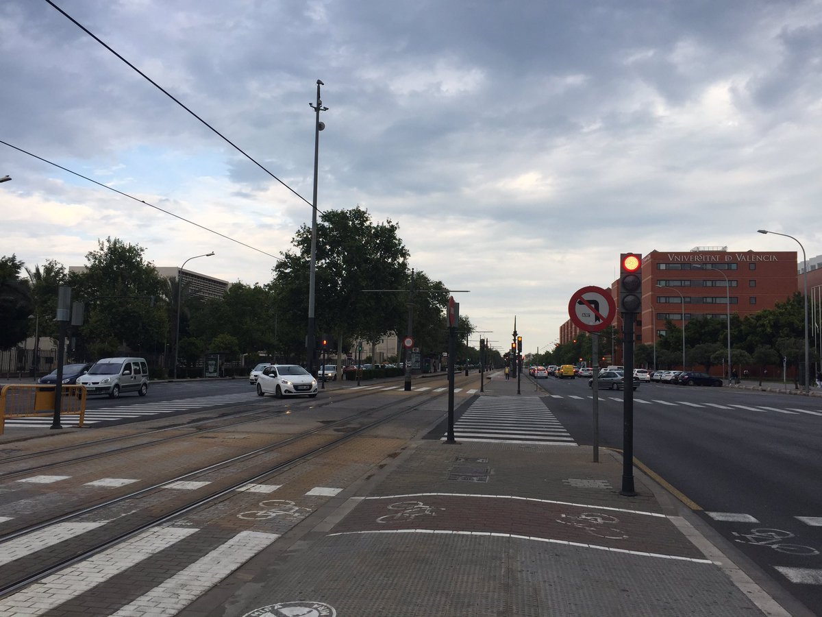 TheTableOSU's tweet photo. In Valencia, two schools sit right across the street from each other. Universitat Politècnica (on the left), and Universitat De València (on the right). There are 90,000 students between the two of them and the vast majority do not know Jesus. Pray for God's work in this city. https://t.co/HhbDG9xDz5