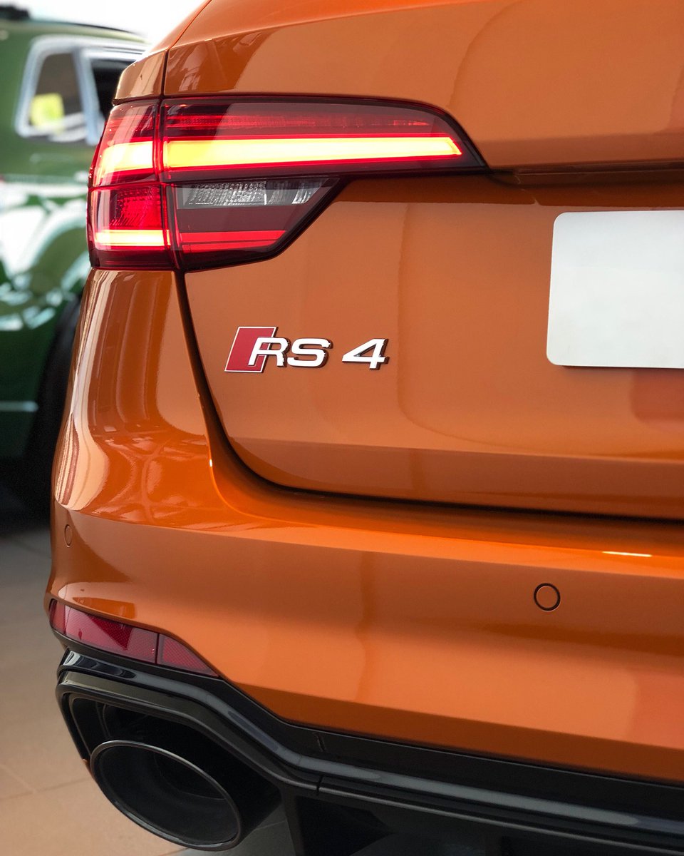 Audittsquattro1's tweet photo. My pic of the Samoa Orange #rs4 over at @WatfordAudi #audirs4 #Audi @AudiUKPress @CamillaScanes @m25audi #VW #samoaorange https://t.co/N4zJQ3tnby