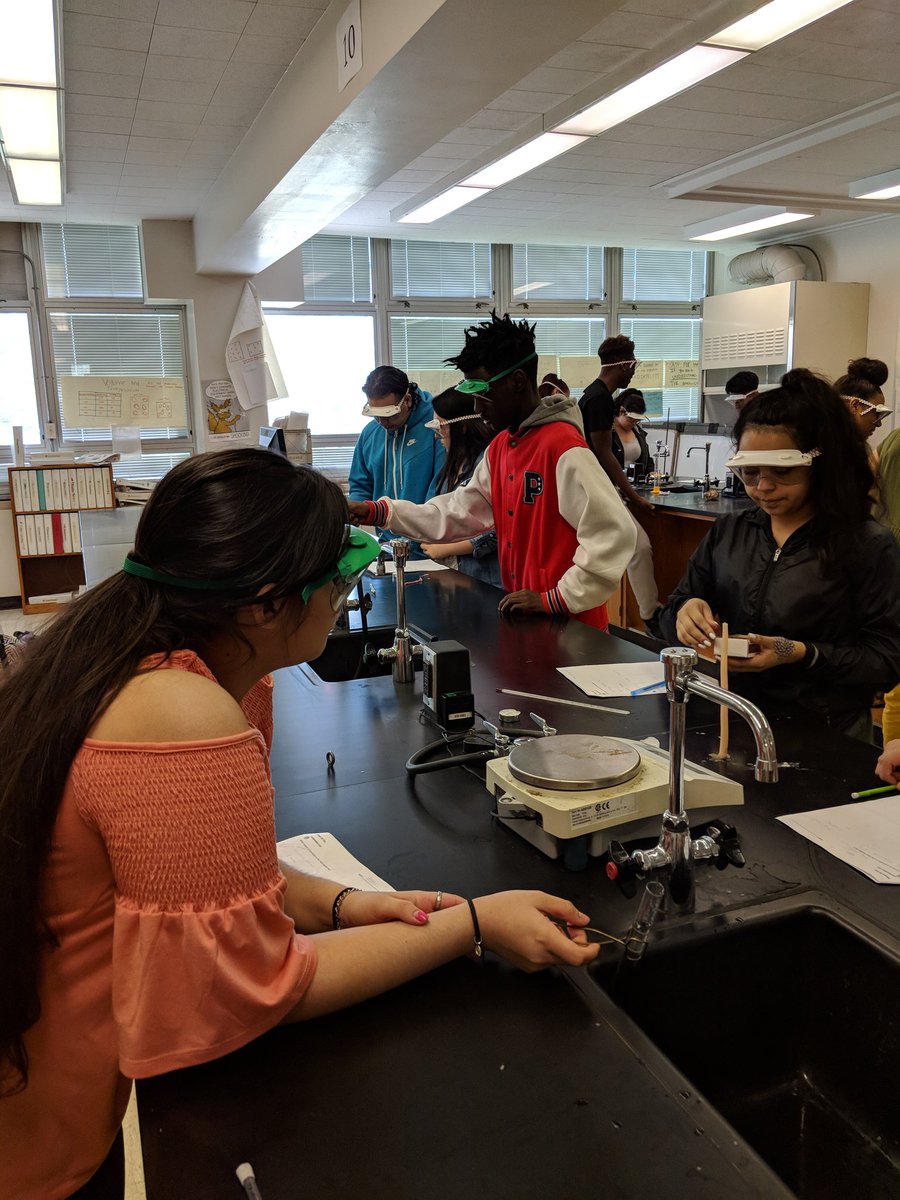 ajroub's tweet photo. #mainewest #funistry students determine which candle is the most exothermic... My vote is the Key Lime aromatherapy! #smellslikeYankeeCandleinhere @Maine_West https://t.co/2jXJGwXCE2