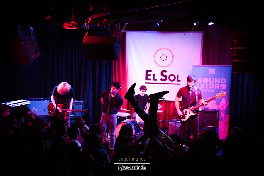 revistaindie's tweet photo. #CronicaConcierto #CarolinaDurante + @MedallaMusica + @favxpop Juventud divino tesoro https://t.co/j22YwkRo8m #NosGustaLaMusica @soundisidro #SoundIsidro2018 📸 @titomg3 https://t.co/uvAF6d9Mrs