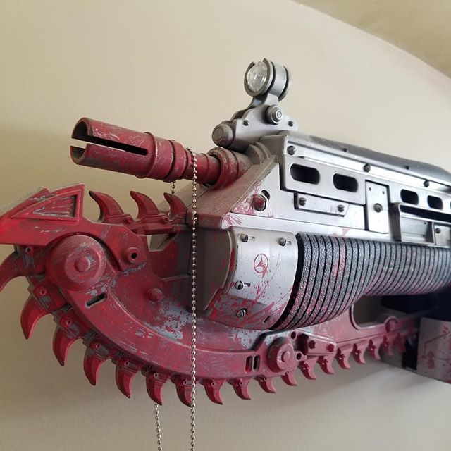 GenXGrownUp's tweet photo. More bonus geek points if you can identify this bad boy! #genx #genxgrownup #computergames #consolegames #gearsofwar #lancer #videogameweapons #collectible #videogamecollectibles https://t.co/3sx1mq6PIm https://t.co/c62hG4HZXJ