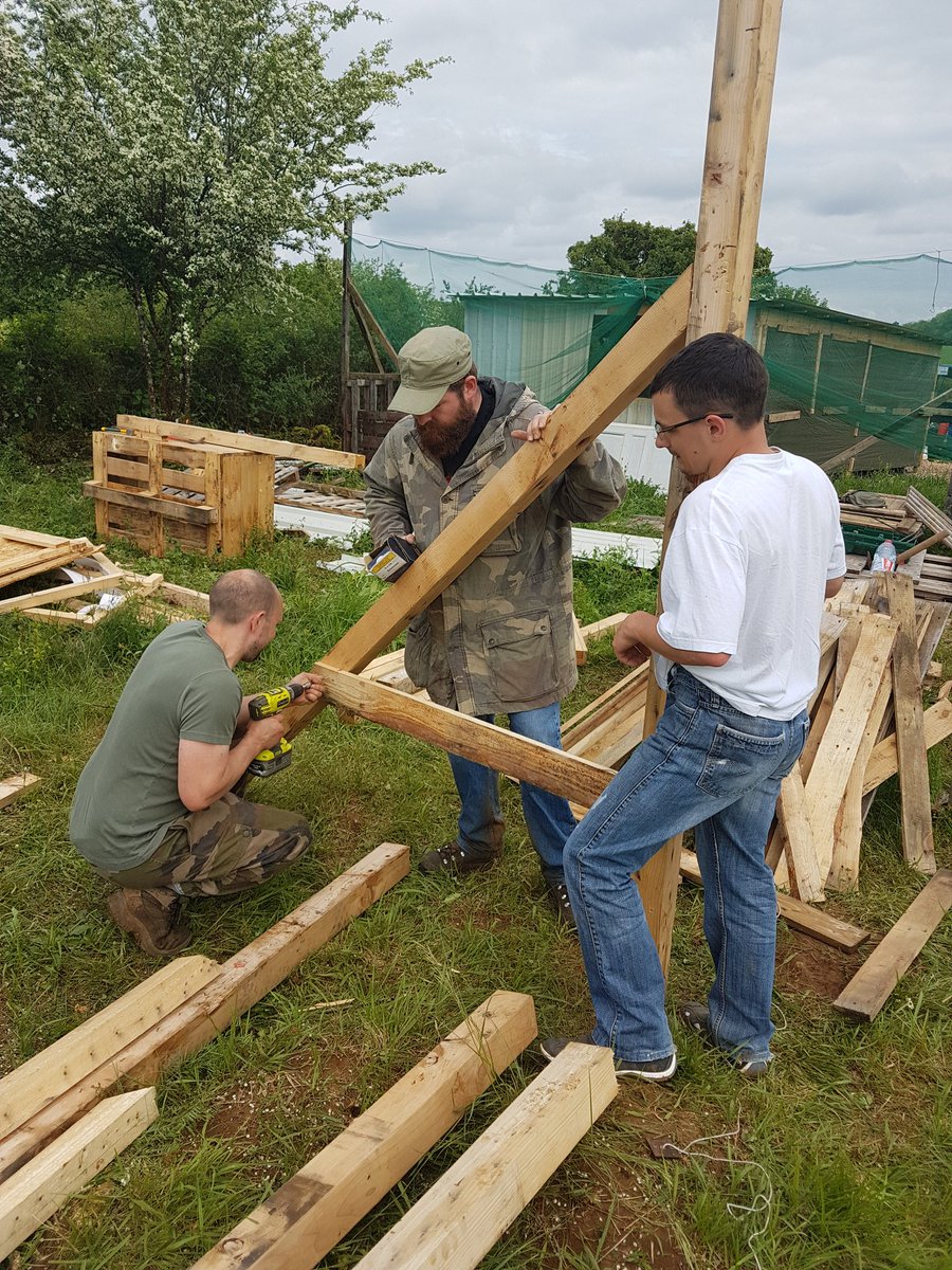 FTGpaintball52's tweet photo. Journée entretien au terrain de Cohons avec nos adhérents et futur adhérents dans la bonne humeur et avec un temps agréable ! ✌ https://t.co/FrAnrxTYon