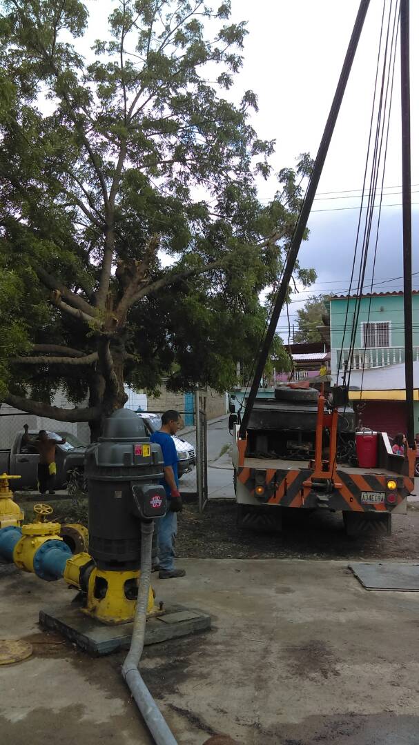 HidrolaraCA's tweet photo. #10May Se instaló y entró en funcionamiento la bomba que opera en la Estación 57 de El Jebe, luego de solventar averia sufrida en el motor. De esta manera se benefician 38 comunidades del macro sector, destacando: La Cañada, San Lorenzo, San Jacinto y otras #VotaSiQuieresPatria https://t.co/5XNtXHD9Sv