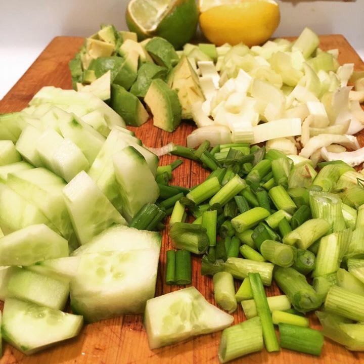 KitchenSprout's tweet photo. #Toronto Run 🏃 to .@StLawrenceMkt #ShopLocal #SpringtimeMeals #HomeChef #Paleo #LightLunch #HomeChef #Paleo #TunaSalad&Avocado #SpringOnions #Celery #Cucumber #Avocado #FreshDill #Lemon #Lime #HotBananaPeppers #Celebrate #DrinkWine #ThirstyThursday #CheersFromToronto🍷💃 🍷 https://t.co/Ei0YEjHaqr
