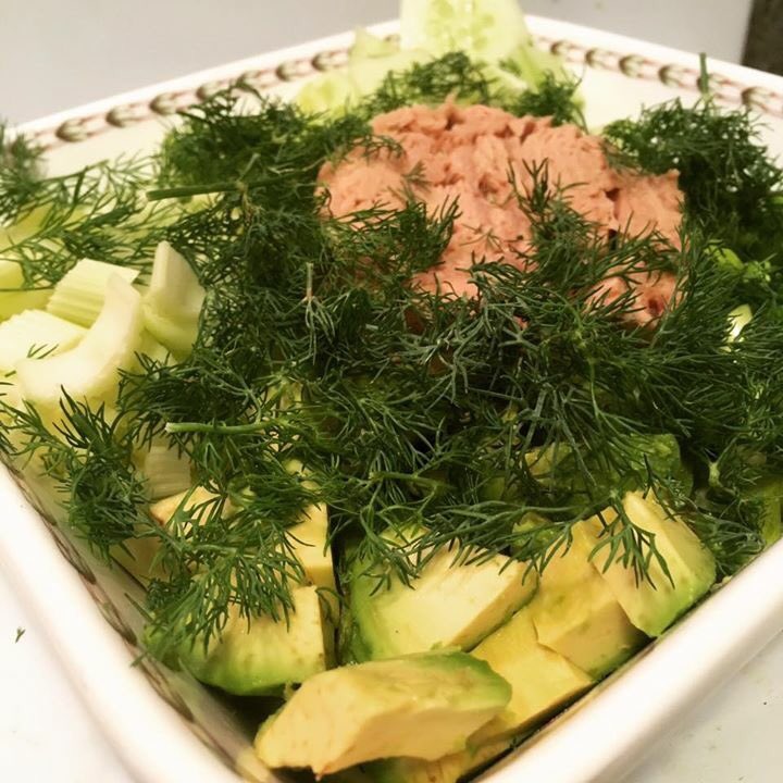 KitchenSprout's tweet photo. #Toronto Run 🏃 to .@StLawrenceMkt #ShopLocal #SpringtimeMeals #HomeChef #Paleo #LightLunch #HomeChef #Paleo #TunaSalad&Avocado #SpringOnions #Celery #Cucumber #Avocado #FreshDill #Lemon #Lime #HotBananaPeppers #Celebrate #DrinkWine #ThirstyThursday #CheersFromToronto🍷💃 🍷 https://t.co/YdYlVSPrws