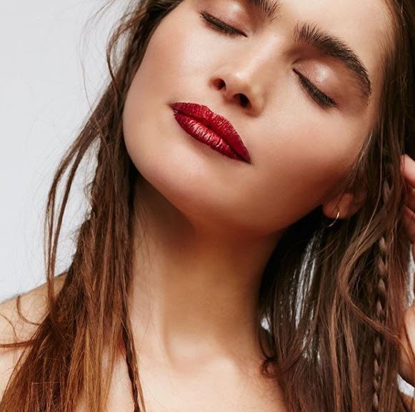 Tattooforaweek's tweet image. If you're not good with lipstick or lipgloss, try lipstickers! Easy and fun! ow.ly/ISdU30jN8F9 #violentlips #lipsticker #makeup #makeupsecret #makeupartist #makeupfun #trend #musthave #summertrend #redlips