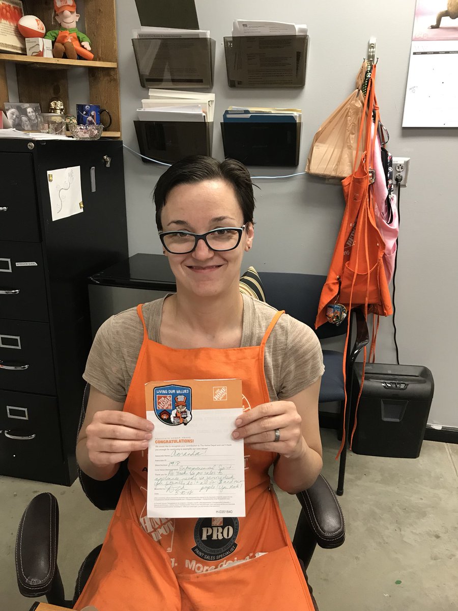 Diana_T_Tran's tweet photo. If you don’t know Amanda you should! Between running a successful PRO team and building such strong relationships she still can balance it all from D70-D31-D21 #welldeserved #leadingbyexample #CrawFIRSTville 🤗@sbyrnethd @hdjustjoan @laurieswilleyhd @amonroeTHD @Homedepot8918 https://t.co/2CGswPsrJh