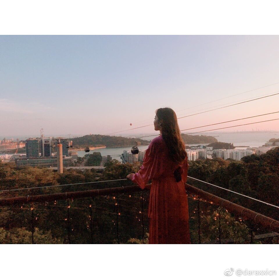 2ne1snaps's tweet photo. [DARA WEIBO(7P)] daraxxicn: Get It Beauty on the road 🤗 ​ 7/7P https://t.co/1Sk9zkCOdu #kpopsnaps https://t.co/F71bYjlljY