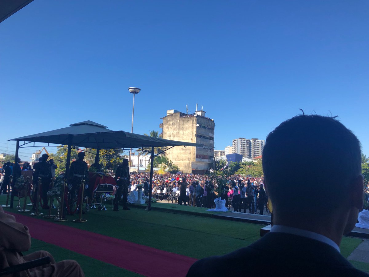 Back from emotional official funeral of nearly 40 years civil war fighter and later main opposition leader Afonso Dhlakama. President <a href="/Nyusi/">Nigel Yusi</a> and opposition #Renamo call for continued peace efforts. His passing away is a game changer for #Mozambique. This country needs peace now.