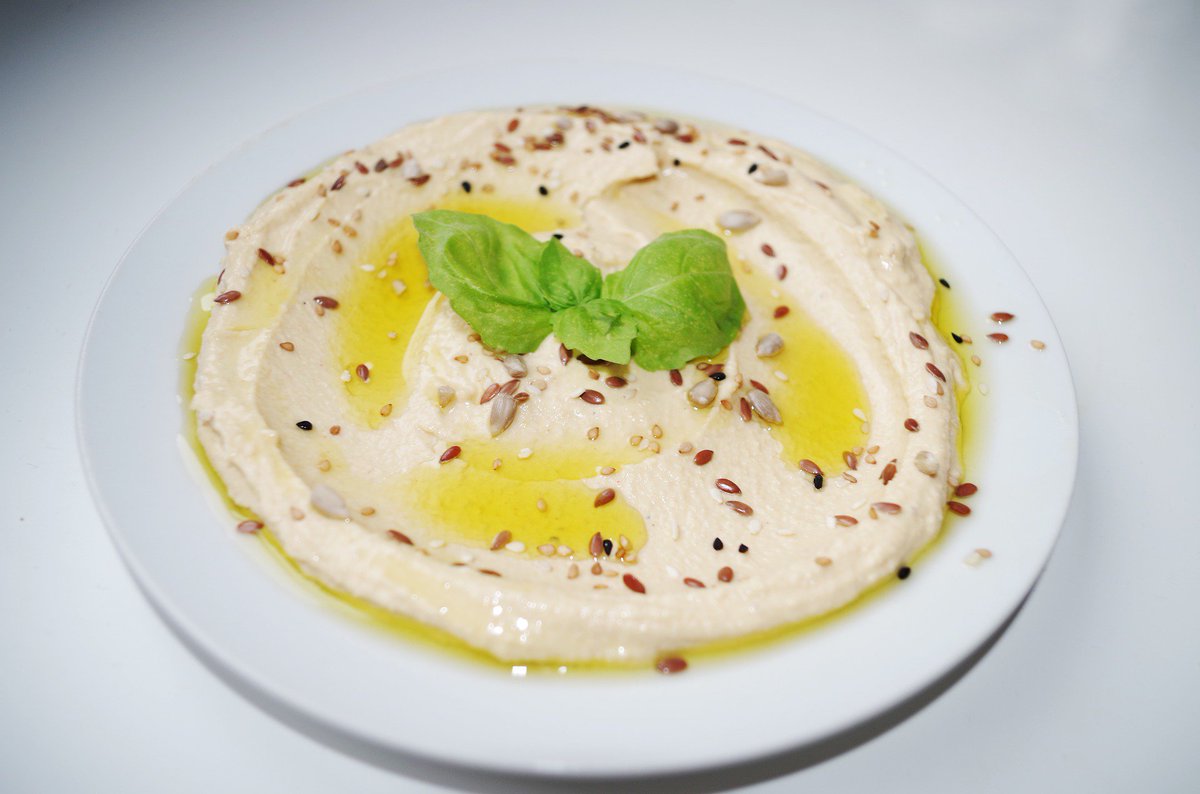 ShertheApp's tweet photo. About 2 days and 19 hours until #Internationalhummusday! Britain will eat about 92 tons of hummus from now until then! #Countdown #event #interesting #fact @Sabra https://t.co/CQNe3eiphh