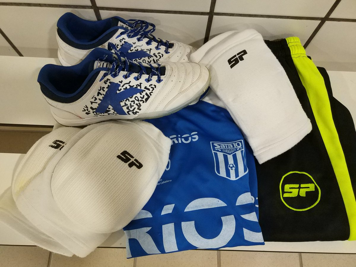 arturo_santa1's tweet photo. Tras 2 largos meses de rehabilitación, todo listo para volver con el Equipo ⚽🤗🥅
Gracias al cuerpo médico del @ADSala10 y de @mutuamaz, con @drmorosmarco al frente, por permitirme disfrutar junto a mis compañeros de los #PlayOff @LNFS89
#VamosRÍOS https://t.co/Oaut8hlm1P