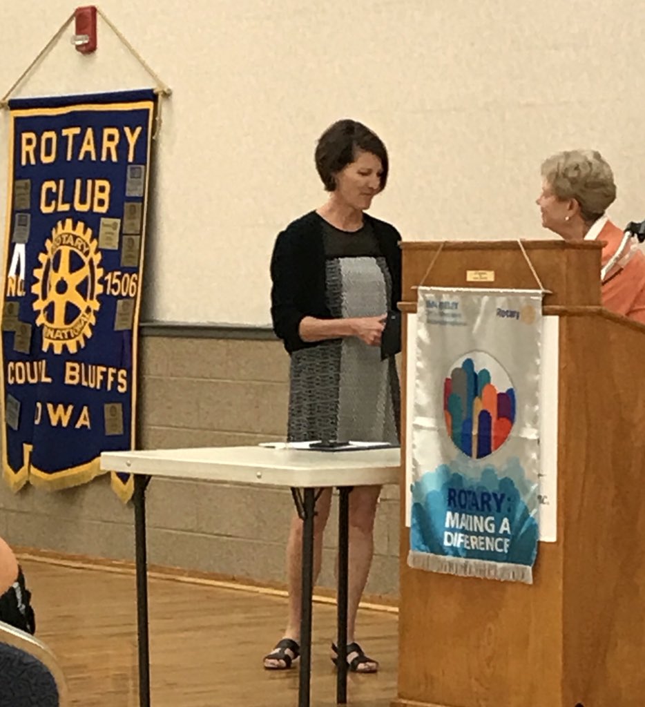 Stalbertsprtfan's tweet image. Congratulations to Mrs. Gorman who today was honored as the Noon Rotary Teacher of the Year!
Mrs. Gorman is a St. Albert graduate, St. Albert Mom &amp;amp; supporter and a GREAT 4th grade teacher!!