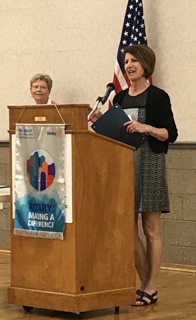 Stalbertsprtfan's tweet image. Congratulations to Mrs. Gorman who today was honored as the Noon Rotary Teacher of the Year!
Mrs. Gorman is a St. Albert graduate, St. Albert Mom &amp;amp; supporter and a GREAT 4th grade teacher!!