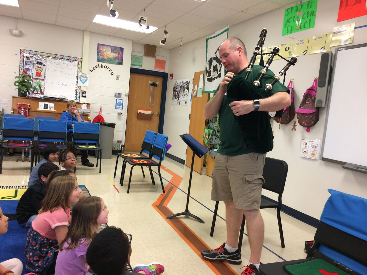 MusicalBulldogs's tweet photo. 2nd Graders enjoying a visit from special guest Mr. Rymut today...bagpipes!!! https://t.co/KG6nM7GpSA