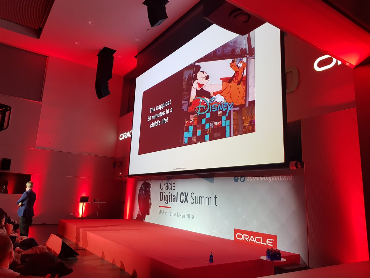BeatrizHerencia's tweet image. &quot;Start with empathy in order to understand the #customers behaviour&quot;

#OracleDigitalCX18 @MartinLindstrom