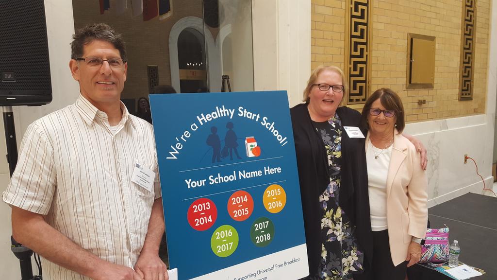 SchoolFood_GPS's tweet photo. Newton Street, Federal Elem, and GMS are Healthy Start Award recipients! @Super_GPS @NewtonSchoolPTO https://t.co/zyhv8iUfJu