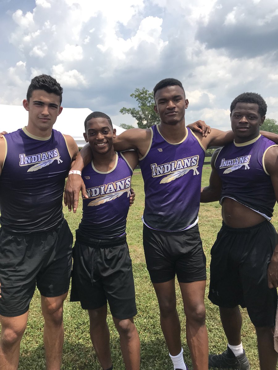 BraydenCarey11's tweet image. Running in the finals on Saturday! 4x100. #weareEC #attackeverything @snookchunn5 #winstate