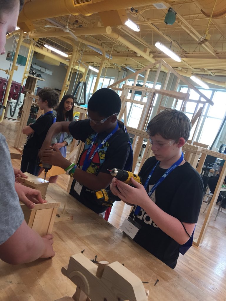 JessicaLineman1's tweet photo. Hands on learning at TCHS. Students learned about sustainable energy, carpentry and auto body repair, to name a few.  #WeLoveEastVincent https://t.co/EjS0Sf65To