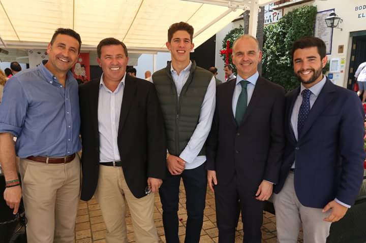 Grupo_Gallego's tweet photo. Comienzan las #JornadasdeAtún con un fantástico ronqueo apoyando a clientes,amigos y empresarios en un día espectacular en @ElPimpiMalaga https://t.co/Oo8i5q3uFP