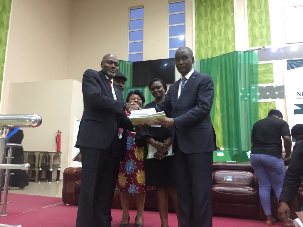 OPNBAofficial's tweet photo. NBA President @abmtwitt received the proposed NBA Constitution Amendment report from the Chairman NBA Constitution Review Committee, Mallam Yusuf Ali SAN. #NBANECKANO #ABraveNewBar #OPNBA https://t.co/ZlCfynDwCA