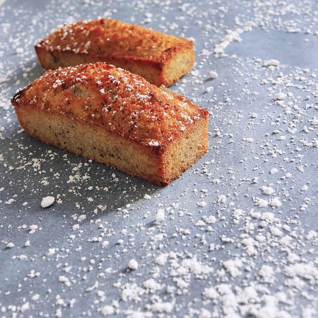 ChezLisette's tweet photo. 🍪 Miam miam 🍪
Le #zerodechet, ça marche aussi en pâtisserie ! J'avais des blancs d'œufs qui craignaient de finir à la poubelle, j'ai décidé d'en faire des financiers ! J'ai été un peu ouf et j'ai remplacé les amandes par des noisettes. Et j'y ai ajou… https://t.co/wglr816oyp https://t.co/feDHu4wx7G