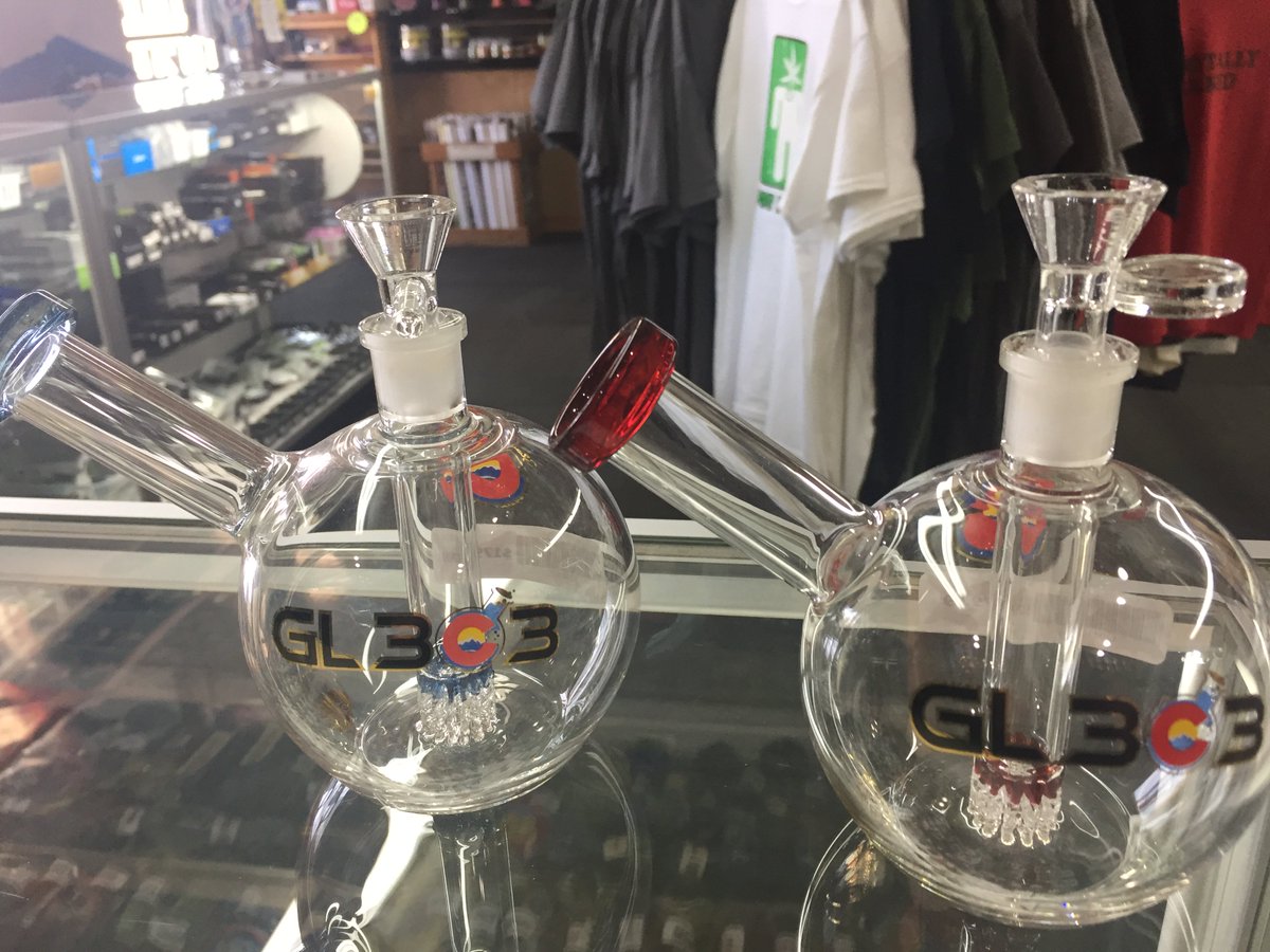 doobie_shop's tweet photo. Glass Labs 303! 😲
#glasslab303 #303 #420 #710 #glasslab #waterpipe #bong #dabrig #oilrig #colorado #brightoncolorado #coloradostoners #coloradodabbers #doobiessmokeshop https://t.co/gsDilCIEiW