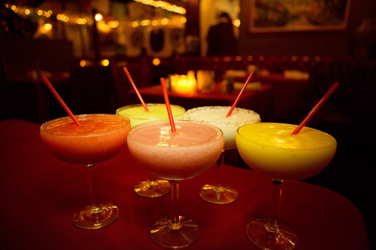 therealcasavega's tweet photo. Blended Margaritas please #thirstythursday #margaritas #blended #blendedmargaritas #casavega #strawberry #mango #peach #coconut #chilemango #margaritaday #drinkmargaritas #happyhour #thirsty #thursday #drink #chile #partytime #mixeddrinks #tastesgood #drinks #authentic #Mixology https://t.co/9dvnqoKMuw