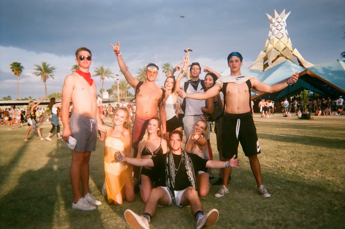 paytonsilva3's tweet photo. Throwback to when we snuck into Coachella https://t.co/TcupdRzaF1