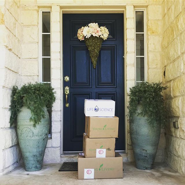 JenMcGahan's tweet photo. Curb appeal!! When Young Living boxes are sitting on your doorstep when you get home, it’s gonna be a good day. #delivery #essentialrewards #essentialoils #intooils #bluedoor #boxes #frontdoor #YoungLiving #womeninbusiness #homebusiness #Workfromhome #fr… https://t.co/uTKxMAD70S https://t.co/ogtWrpnkec