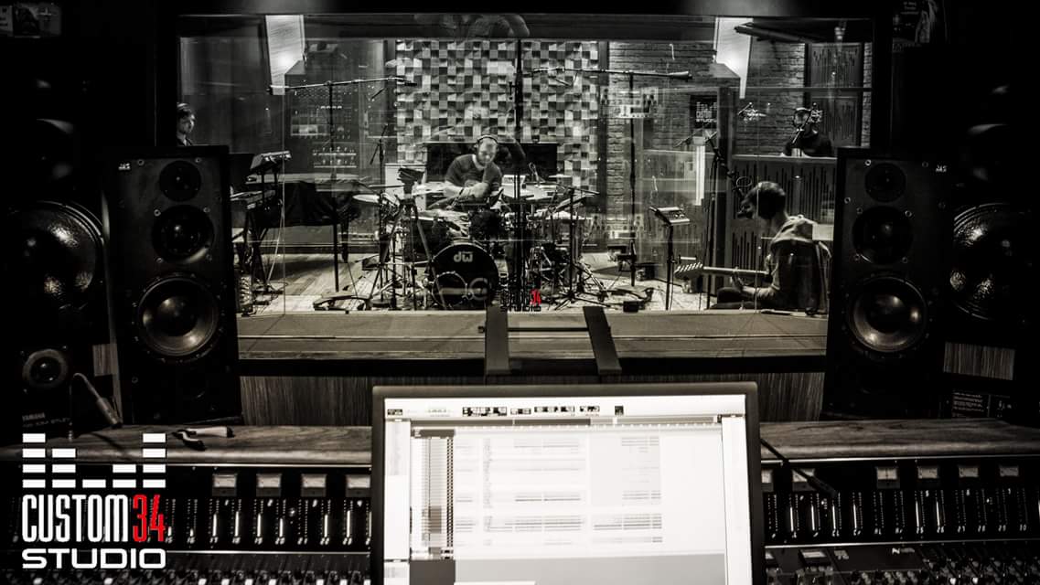 bethelreggae's tweet photo. Robota skończona. Wracamy do domu szczęśliwi i zadowoleni. III płyta już niebawem! :) #bethel #bethelreggae #custom34 #studio https://t.co/lkrd06HBzP