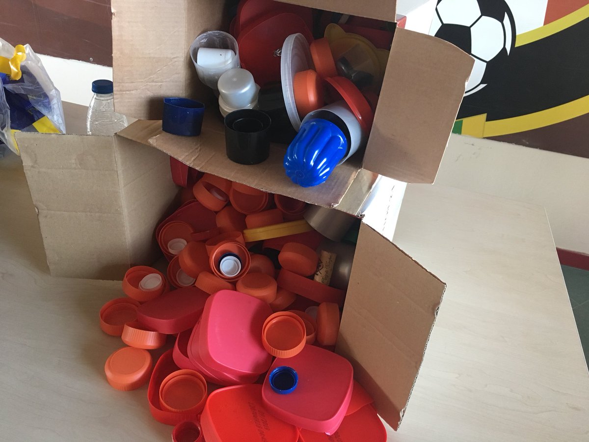 SDLogrones's tweet photo. Una temporada más, la SD Logroñés colabora con @amigoskike con la recopilación de tapones. Si traes botellas a Las Gaunas, búscanos y así ayudamos entre todos a nuestro Príncipe. 

#SDLog #CaminoDelAscenso #KikeElPríncipeValiente https://t.co/4rAypa0OPr
