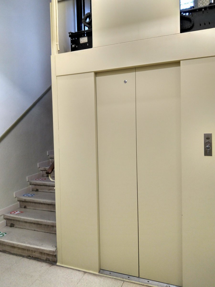 motionheaven's tweet photo. Muchos colegios de Barcelona son edificios antiguos y deben adaptar sus instalaciones para hacerlas accesibles a todos. Ascensores como este los encontramos ya en muchos colegios, este está en la escuela Francesc Macià.
#sharediversitas #diversidaduoc https://t.co/d6uH5pA1yf