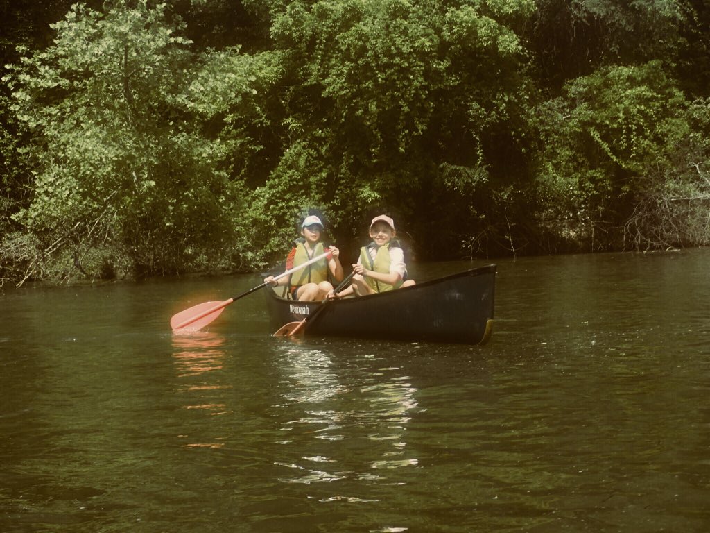 msquarlesclass's tweet photo. We hit the Flint River first thing this morning for part 1 of our @WaterWorksEDU field trip! We enjoyed it so very much! &amp; NO STUDENTS TIPPED THEIR CANOE OVER!! Yay! @HSVk12 @AlabamaDeptofEd @ALSciTeachers #EnvironmentalScience #HandsOnLearning #5thGradewithMsQ✨ https://t.co/sNf1AkttQw