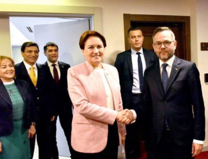 SalihDOLMACI's tweet photo. Almanya'daki vatandaşlarımız için bile olsa seçiminizi buraya taşımayın diyerek kapıları yüzümüze kapatan iki yüzlü Avrupa, seçim çalışmalarının merkezinde. Anlayan için, başka lafa hacet yok.
#KimlerKimlerleBeraber
#DevamıSANDIKTA https://t.co/71Jokl4nBD