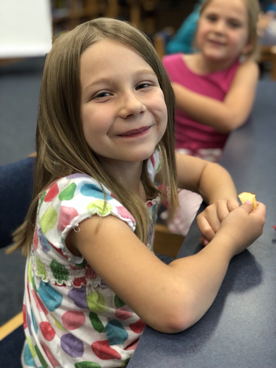 thepencilpoints's tweet photo. 😂😂These kiddos are NOT apple chip fans but they tried them anyway! #ColorMeHealthy #RESknights https://t.co/QFpkdoFRd1