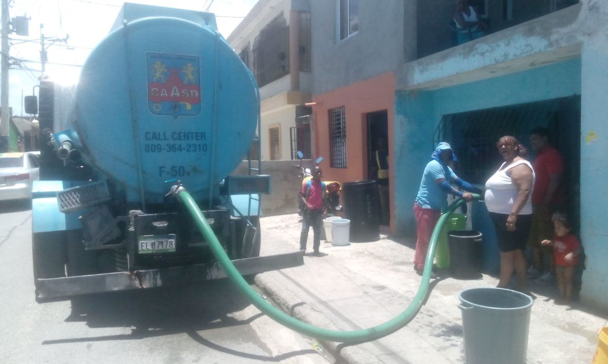 Eladioaquino4's tweet photo. Operativo en el sector café de Herrera. Realizado por la @Direccionsocia1 de la @caasdrd #CAASDTrabaja #CAASDTeInforma https://t.co/mu3juWifJz