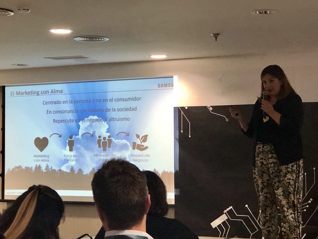 avanza_2c's tweet photo. Pues si el #marketing también tiene alma con @cheldom que nos recuerda que “la tecnología rompe barreras” genial muchas gracias muy inspiradora 👏🏻👏🏻👏🏻 #TechMKT https://t.co/6I6cZgQtBj