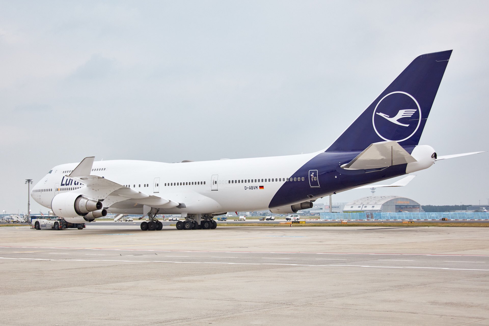 1st Aircraft in Lufthansa updated Livery. DABVM (B744)