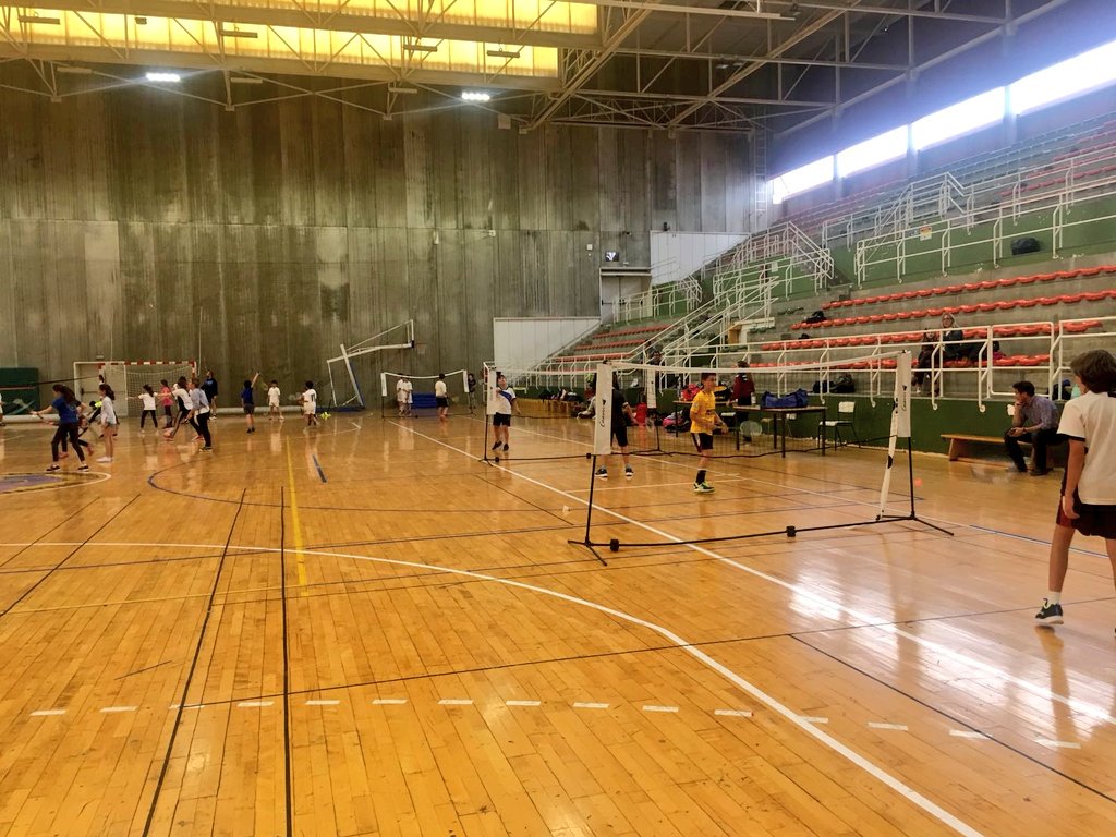 BDM_Cartagena's tweet photo. Tenemos nueva escuela en el Colegio Maristas Cartagena @MaristasCt Hoy más de 60 niños practicando Bádminton inaugurando la nueva Escuela de Bádminton. #DeporteDeModa #NoEsUnaModaPasajera #VenimosParaQuedarnos #SeguimosCreciendo @AytoCartagenaES https://t.co/pWH7te5p5T