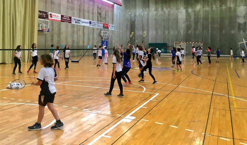 BDM_Cartagena's tweet photo. Tenemos nueva escuela en el Colegio Maristas Cartagena @MaristasCt Hoy más de 60 niños practicando Bádminton inaugurando la nueva Escuela de Bádminton. #DeporteDeModa #NoEsUnaModaPasajera #VenimosParaQuedarnos #SeguimosCreciendo @AytoCartagenaES https://t.co/pWH7te5p5T