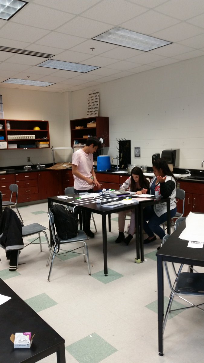 Mallorywemple1's tweet photo. So proud of my 4th period, they were engaged and holding each other accountable with a very challenging activity! https://t.co/0XUdWav5aM