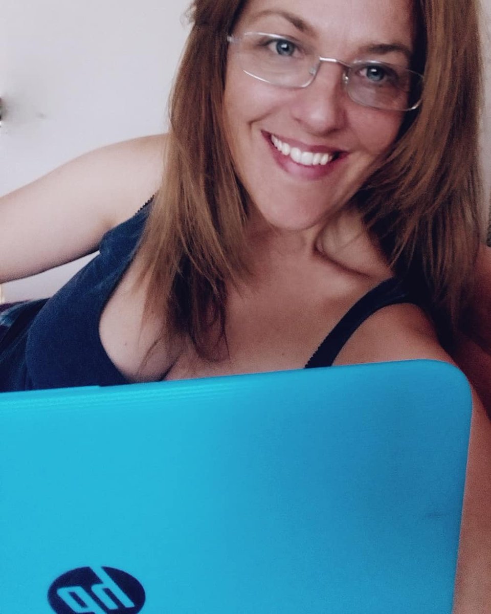 Ariana_Activist's tweet photo. Always stuck to a laptop or phone! Always learning 😏#permanentstudent #technology #HewlitPackard #stream #netbook #leadership #leadershipskills #study #tryingtolookclever 😉 https://t.co/XSC2s80yJV