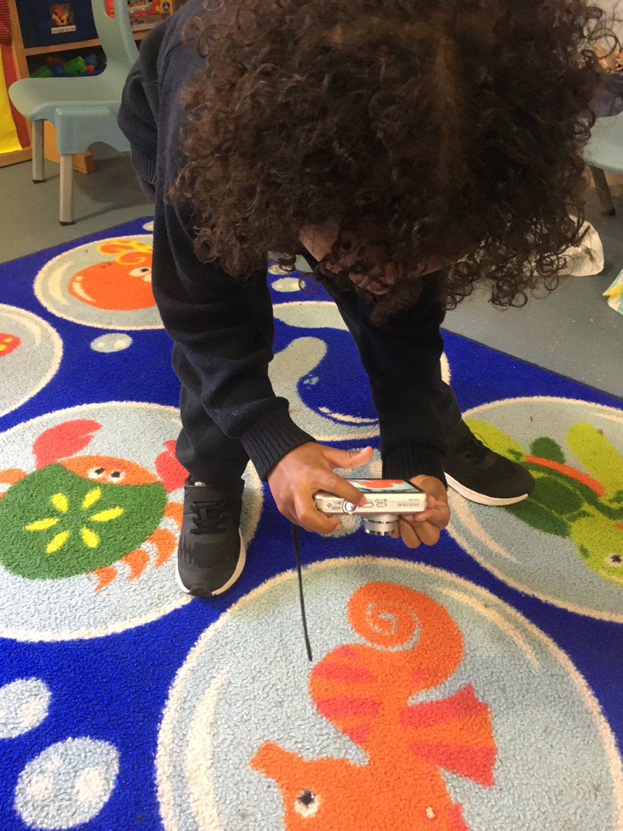 Christchurchsw9's tweet photo. Nursery really enjoyed their @LdnCLC visit. Later in the afternoon they experimented with taking picture on an iPad and a digital camera! 📸📱 https://t.co/2UdGcudxUK