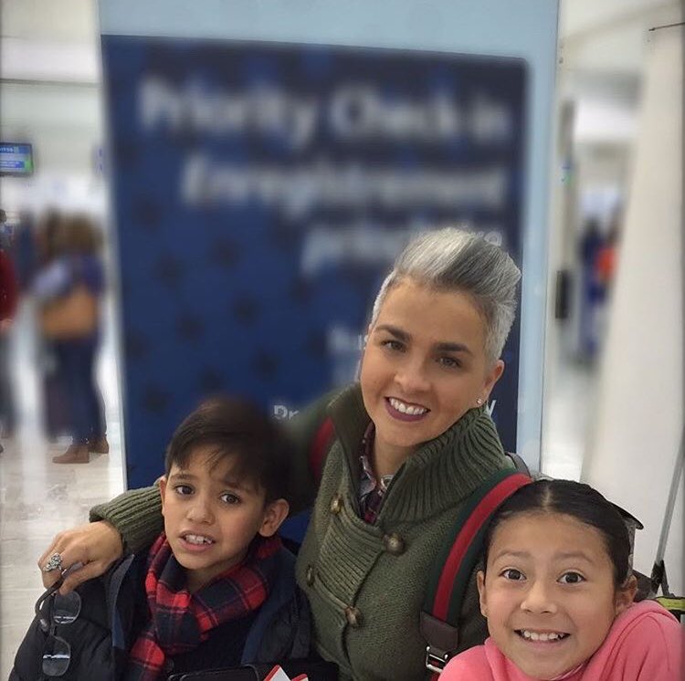 fedefansoficial's tweet photo. ¡Feliz día de la madre @Federicaq!🎉💐✨ 
A una mujer que día a día nos muestra lo increíble que es ser madre💜 
#FelizDiaDeLaMadre #DiaDeLaMadre #mothersday #FedericaQuijano #fedefans #fede https://t.co/7Sda8f9QfH