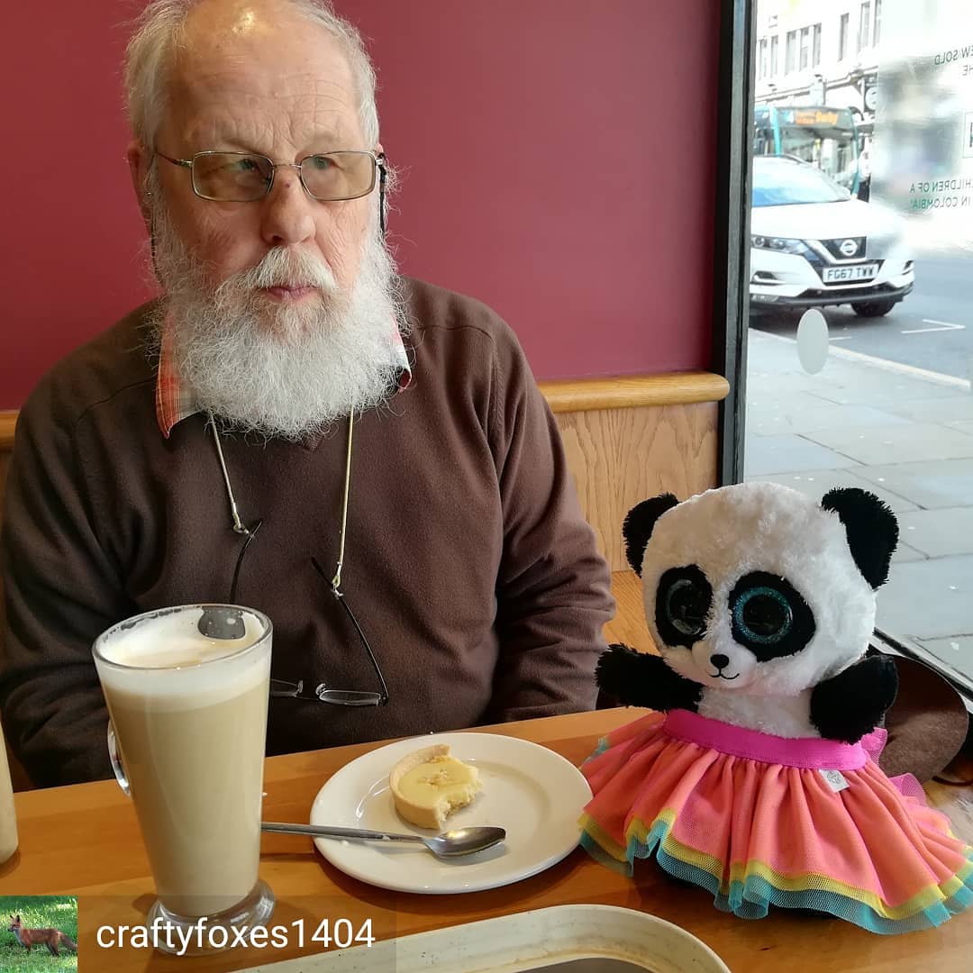 PandaPru's tweet photo. Sharing a latte and lemon tart with Mr Fox, not sure he was too happy about it!
#apandacalledpru #coffeetime #lemontart #nottingham #prupanda #instapanda #apandaslife #prufect #pandapic #latte #panda #Pru #pandaadventures #pandaontour #travellingpanda #travelblogger #travelblog https://t.co/5BV4KIIoXs