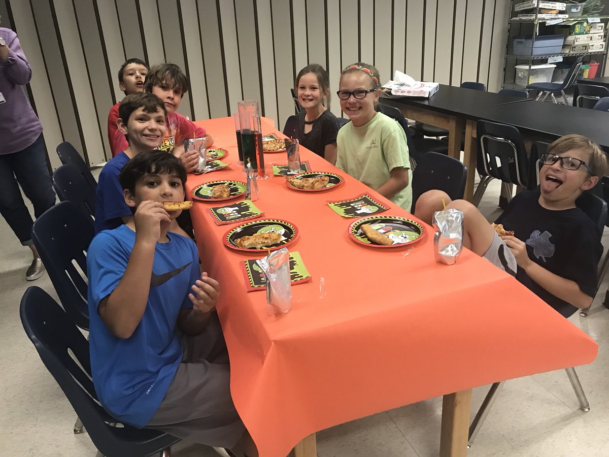 heck_wce's tweet photo. Mad Scientists eating pizza, building/launching rockets, making elephant toothpaste!
#WCEcarnivalwinners
#futurerocketscientists
#WHATWellerHeckAusburnTouchstone
@HumbleISD_WCE https://t.co/W3u7akuVOw