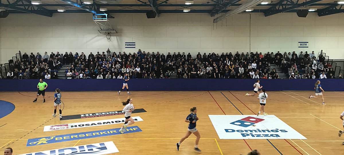 Fullt hús í Framhúsinu á úrslitadegi yngri flokka og frábær stemning #handbolti #urslitadaguryngriflokka #olisdeildin