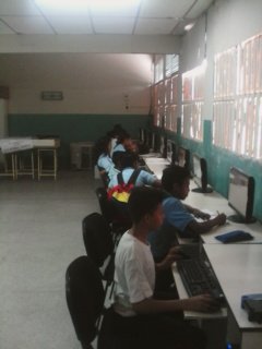 Cbit_Fragachan's tweet photo. Estudiantes de 1er Año haciendo investigaciones en el cbit Narciso Fragachan @SalaAnzoategui https://t.co/GtcB8YqFE0