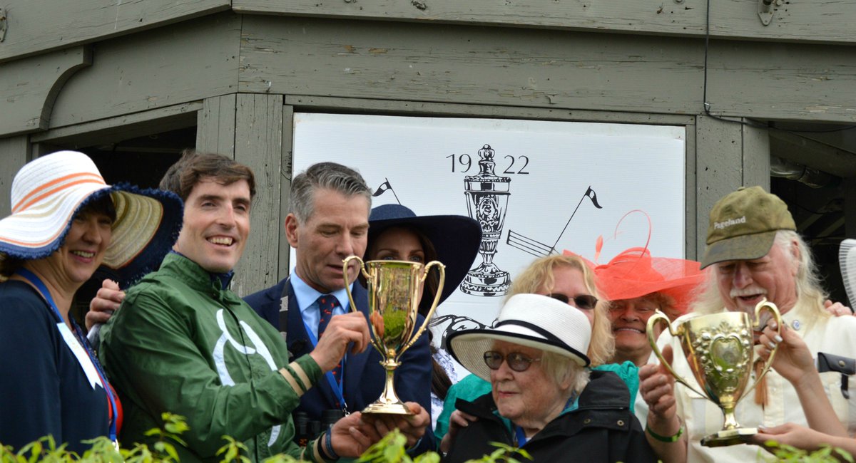 Sharonnnn4's tweet photo. Check out my latest article/photos about @VAGoldCup '18 in the @LoudounTribune https://t.co/hwSOV7YwjK #VirginiaGoldCup #equestrian #steeplechasing https://t.co/5rNrDHGlYA