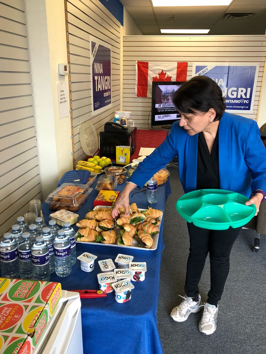 ninatangri's tweet photo. #TeamTangri volunteers work hard everyday to get #Mississauga #Streetsville and #OntarioBackOnTrack. If you are interested in volunteering come by our office 6465 Millcreek Drive or call us at (905) 826-6462. #pcpo https://t.co/mTQBgAcqLN